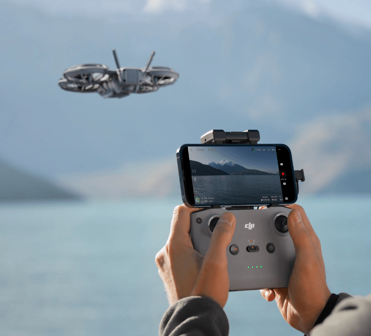 DJI Neo 2 Fly More Combo dron z daljinskim upravljalnikom, tremi baterijami in polnilno postajo